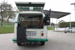 VW Bus T2 der Schlossbrauerei Hohenthann // Ansicht des Heckausbaus mit Lautsprecher-Box und TV